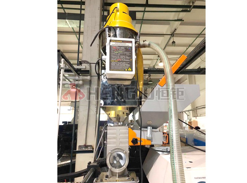 如何選擇適合塑料除濕干燥機的型號和規格